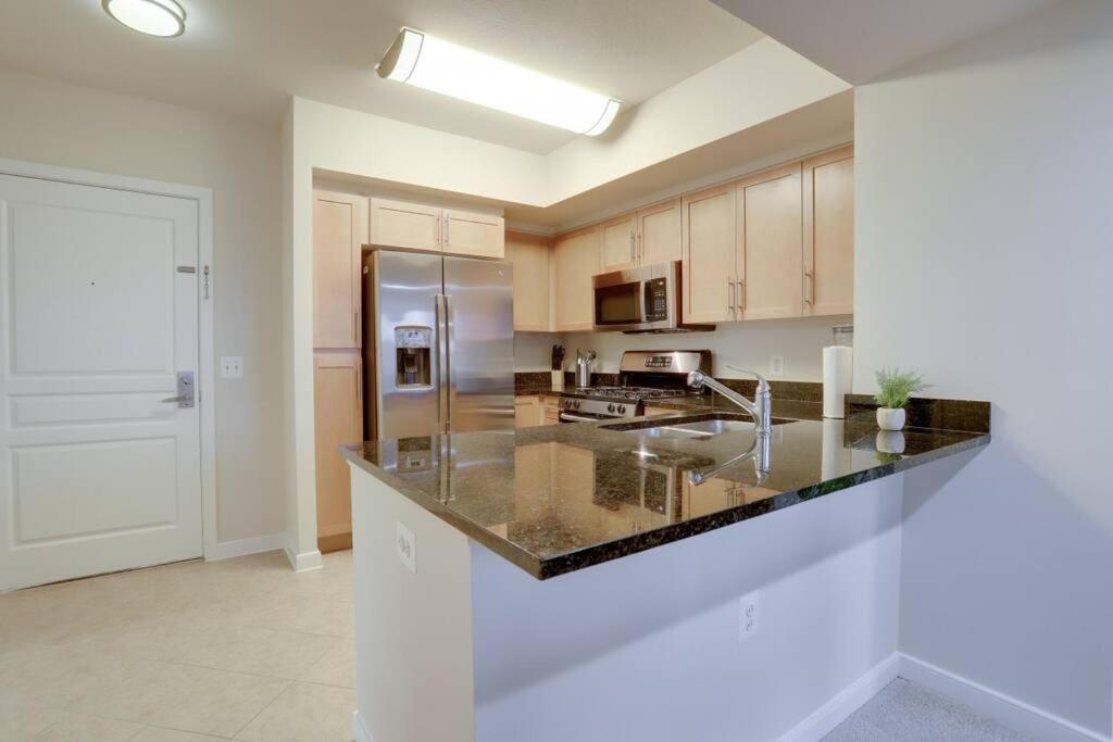 Upscale Comfort Next To Metro And Dining Arlington Buitenkant foto