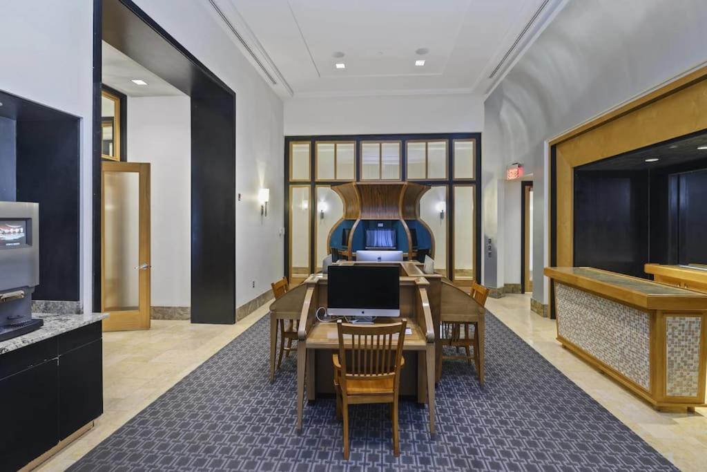 Upscale Comfort Next To Metro And Dining Arlington Buitenkant foto