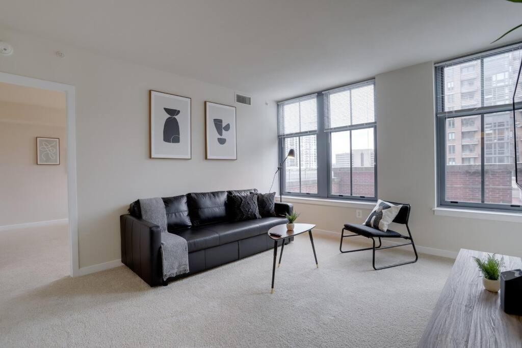 Upscale Comfort Next To Metro And Dining Arlington Buitenkant foto