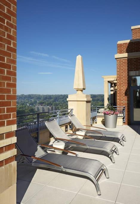 Upscale Comfort Next To Metro And Dining Arlington Buitenkant foto