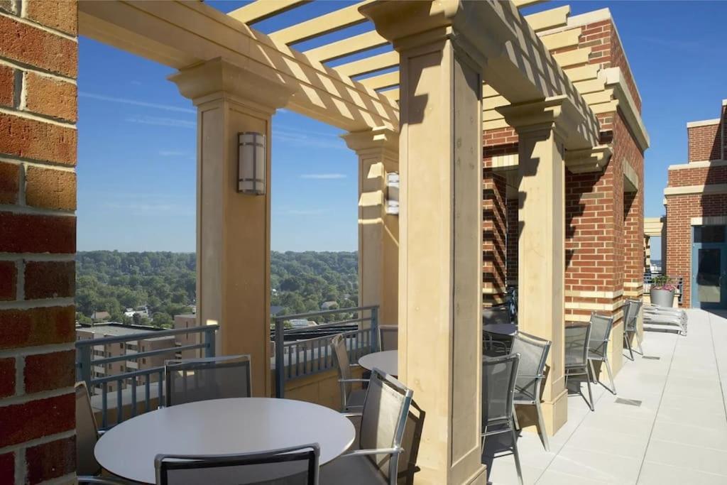 Upscale Comfort Next To Metro And Dining Arlington Buitenkant foto