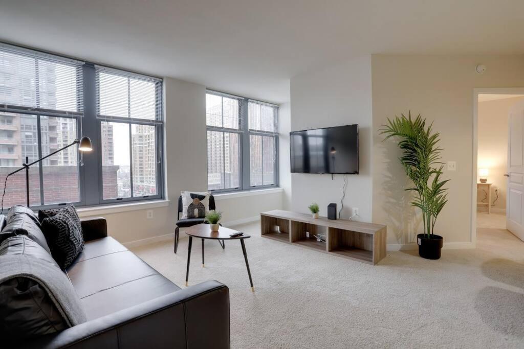 Upscale Comfort Next To Metro And Dining Arlington Buitenkant foto