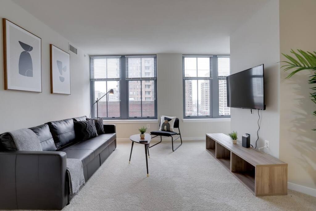 Upscale Comfort Next To Metro And Dining Arlington Buitenkant foto