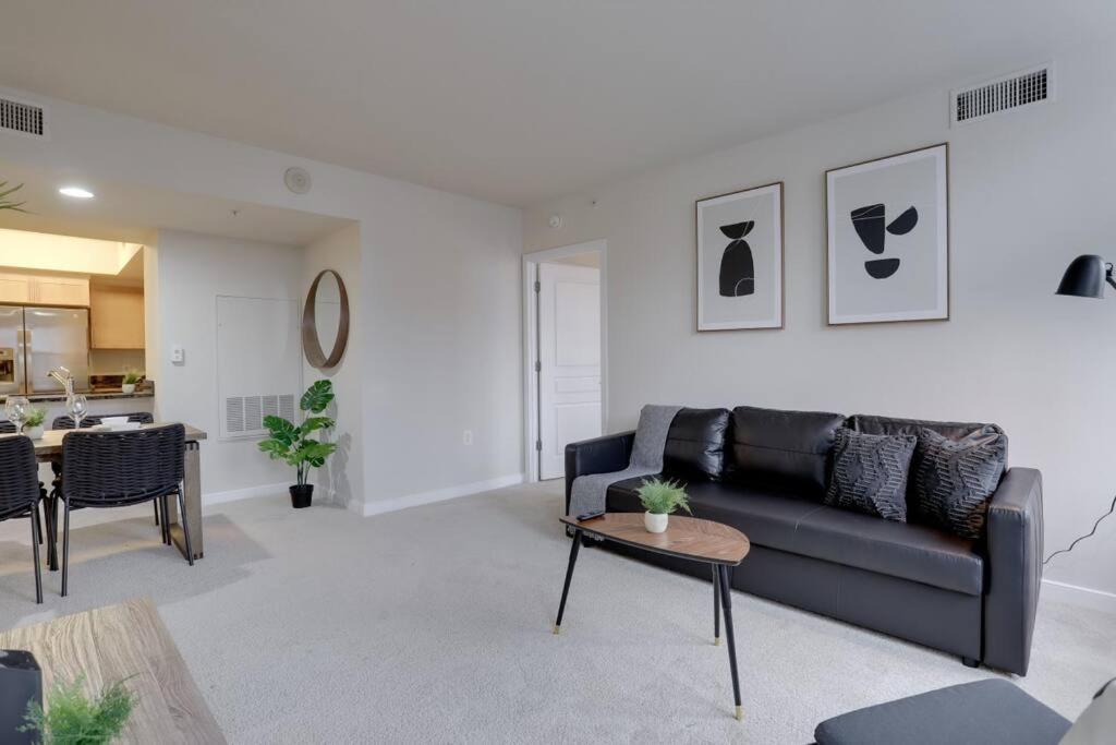 Upscale Comfort Next To Metro And Dining Arlington Buitenkant foto