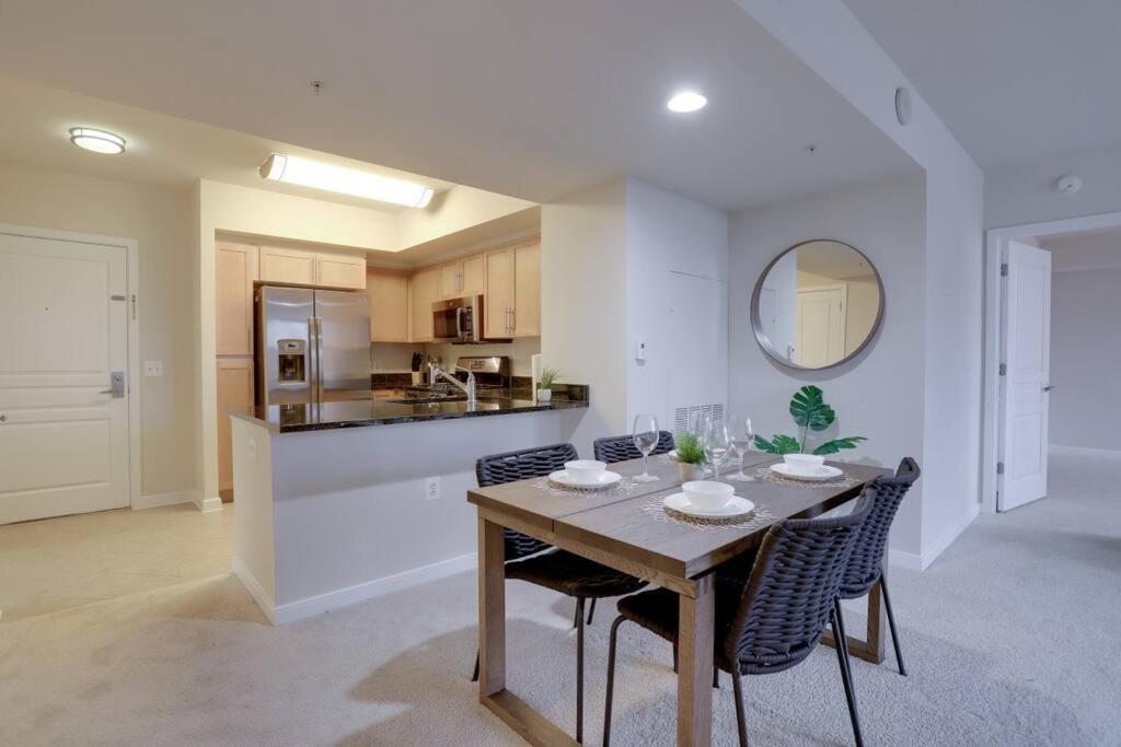 Upscale Comfort Next To Metro And Dining Arlington Buitenkant foto