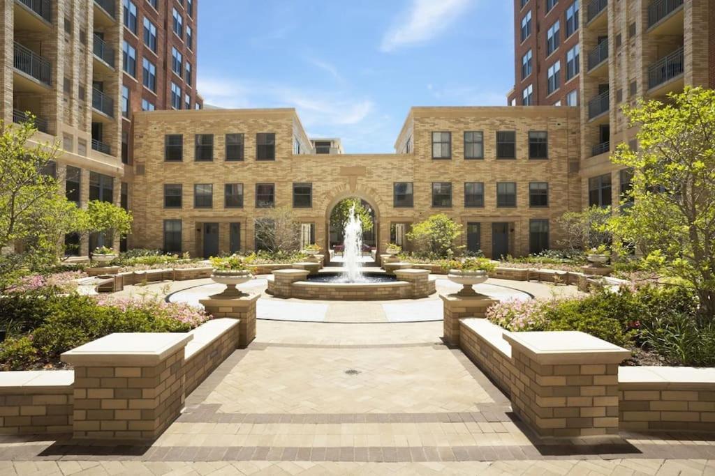 Upscale Comfort Next To Metro And Dining Arlington Buitenkant foto